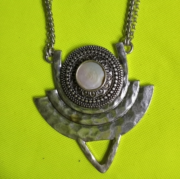 Silvertone abalone large pendant necklace lucky brand - Picture 4 of 7